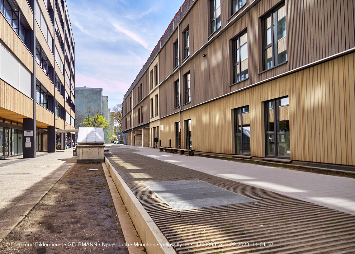 22.04.2023 - Baustelle Montessori Schule im Plettzentrum in Neuperlach